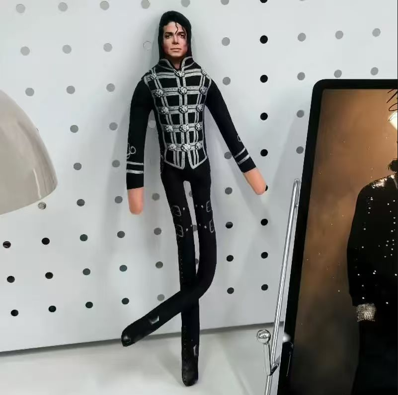 Boneco de Pelúcia Articulado M - Anime Fan Merchandise avaliação e preço